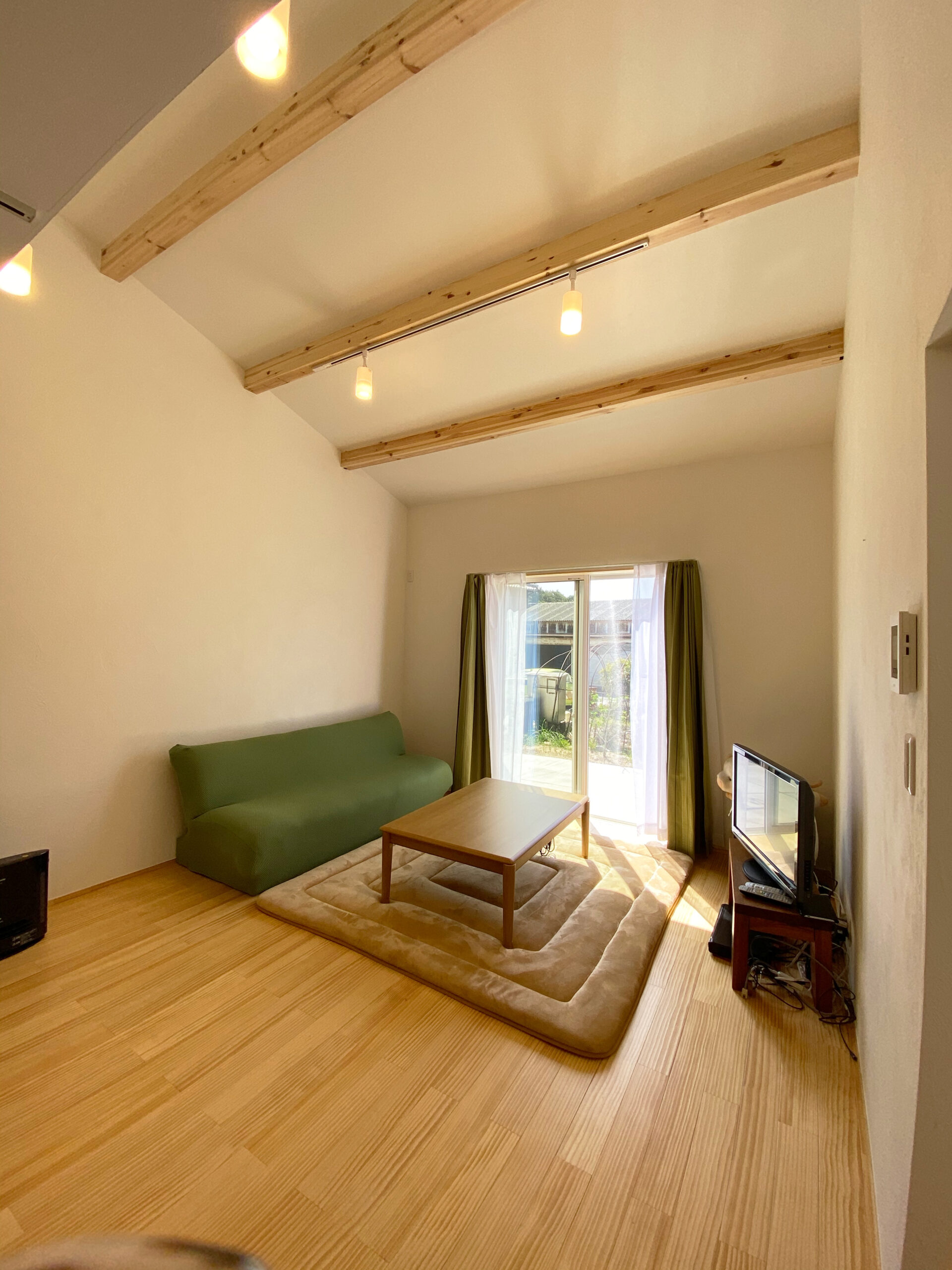 二世帯住宅!暮らしを楽しむ♪ほどよく繋がる平屋×二階建てのお家