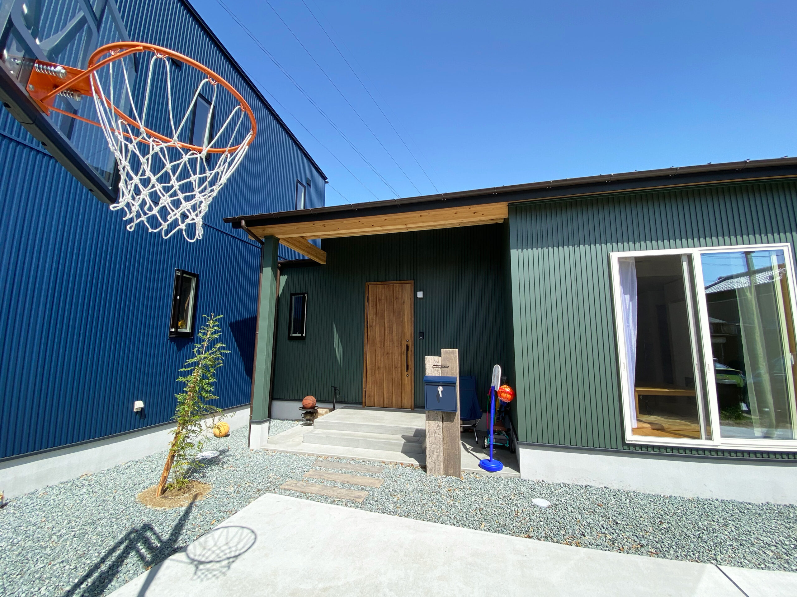 二世帯住宅!暮らしを楽しむ♪ほどよく繋がる平屋×二階建てのお家