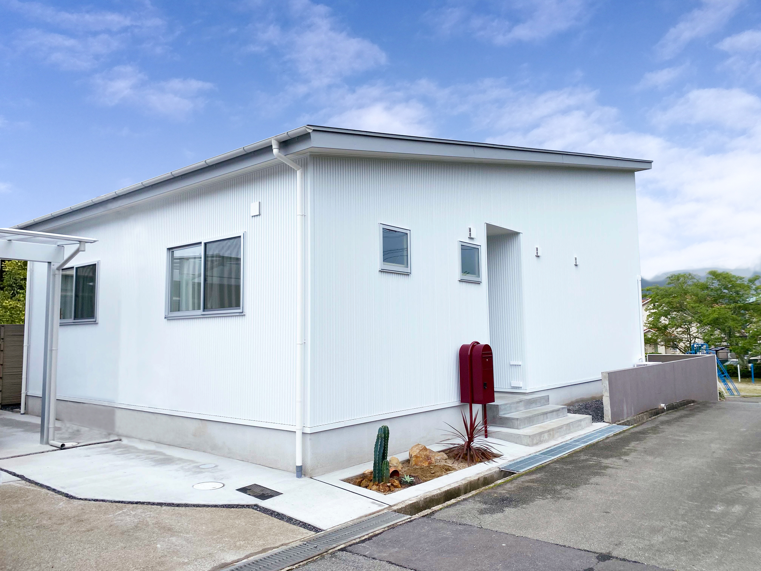 アイランドキッチンが主役!暮らしやすさにこだわったナチュラルモダンな平屋
