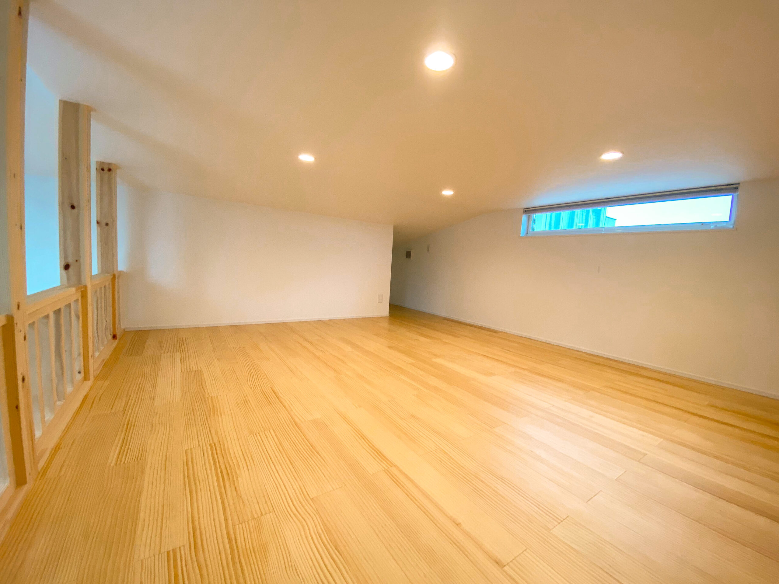 アイランドキッチンが主役!暮らしやすさにこだわったナチュラルモダンな平屋