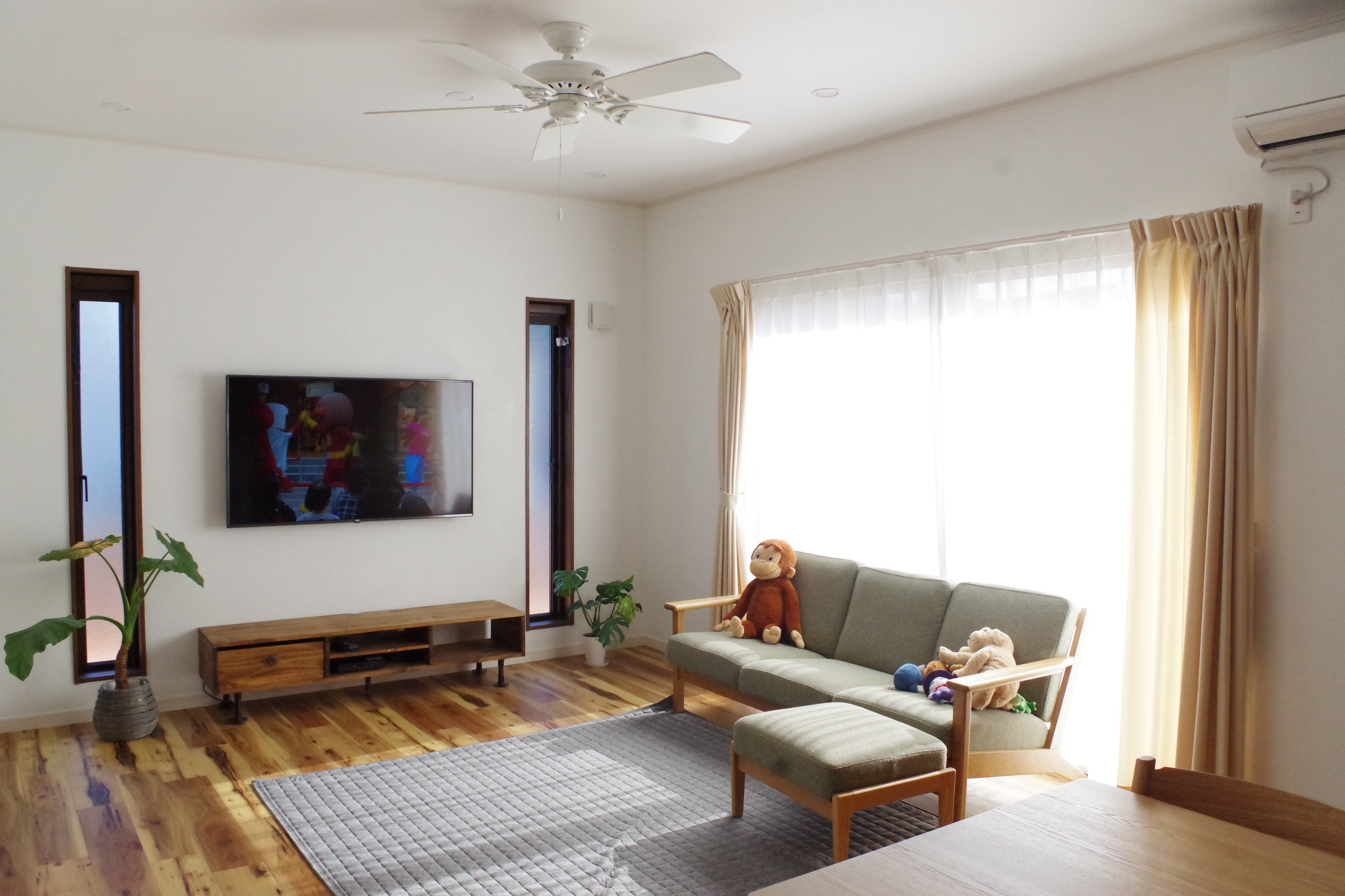 家族の会話が弾む！真ん中リビング＆収納◎の４LDKの平屋