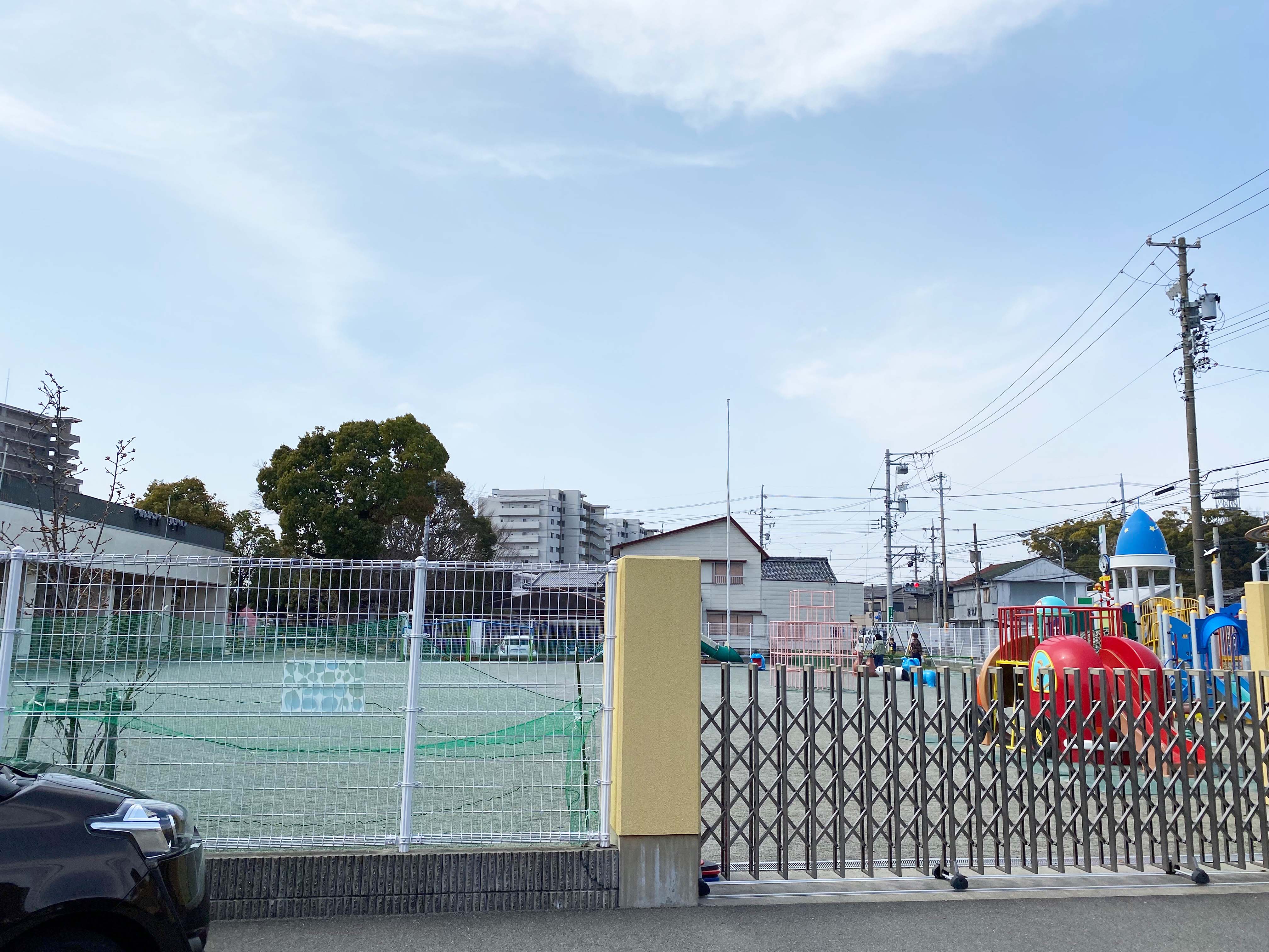 有緝こども園まで車で9分