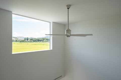 光が降りそそぐ、やさしさに包まれた吹き抜けリビングのある暮らし
