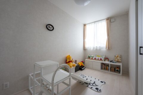 光が降りそそぐ、やさしさに包まれた吹き抜けリビングのある暮らし