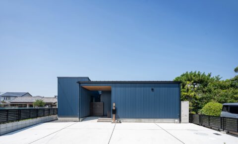 囲まれた空間が自由を生む、中庭のある平屋
