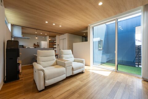 囲まれた空間が自由を生む、中庭のある平屋
