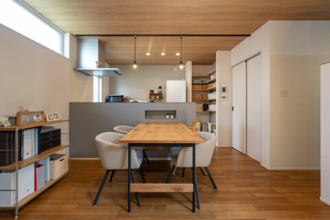 囲まれた空間が自由を生む、中庭のある平屋