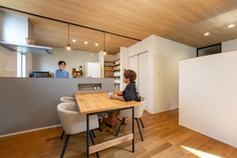 囲まれた空間が自由を生む、中庭のある平屋