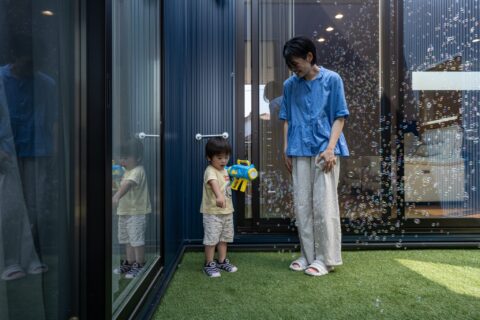 囲まれた空間が自由を生む、中庭のある平屋