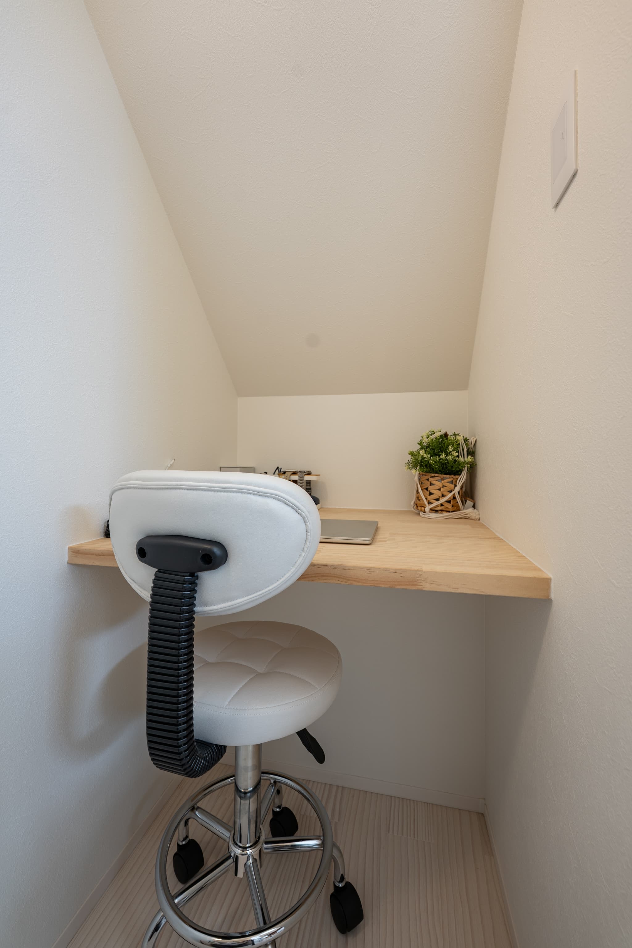 「自然素材の家」だから心地いい。集中力が高まる書斎・ヌック・多目的スペース特集