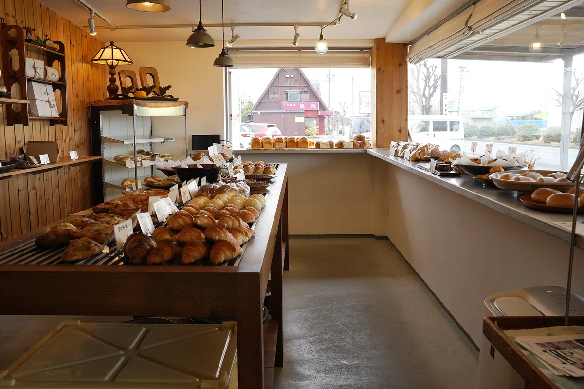 【津市 久居 | KUKSA】売っているのは「飽きのこないパン」でした。15年続くパン屋が、実行力と工夫で作り上げた「やりたいこと」と「家族の時間」。