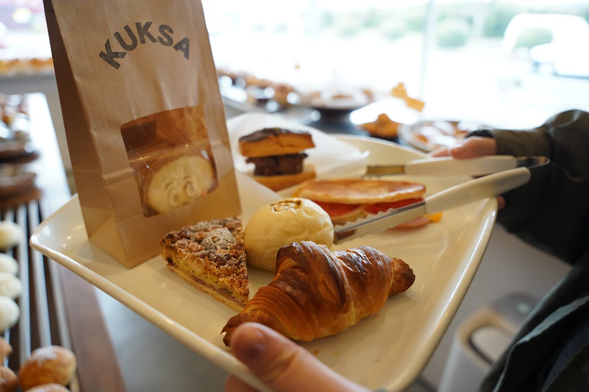 【津市 久居 | KUKSA】売っているのは「飽きのこないパン」でした。15年続くパン屋が、実行力と工夫で作り上げた「やりたいこと」と「家族の時間」。