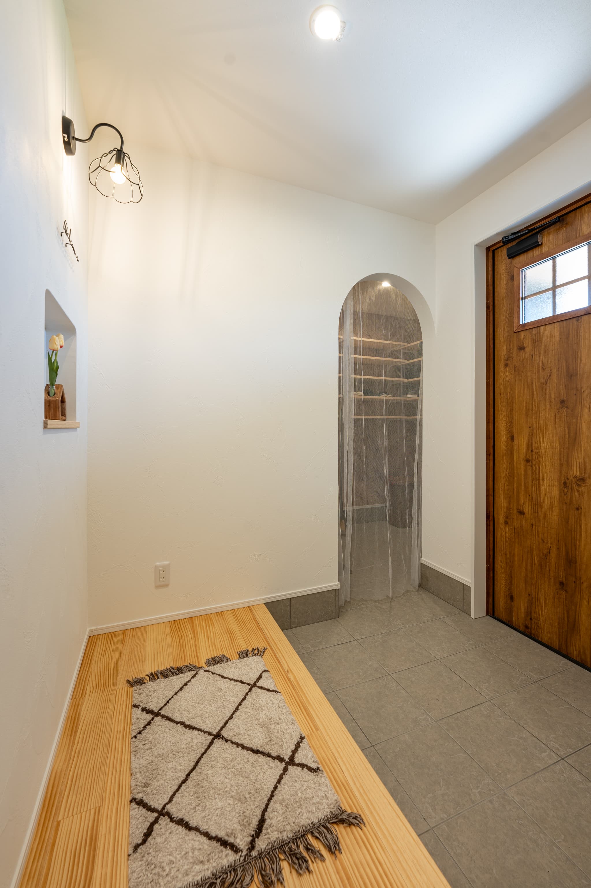 2026年春のトレンドは「手触り」と「丸み」。自然素材の家を彩る最新インテリアコーディネート