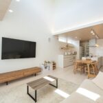 2026年春のトレンドは「手触り」と「丸み」。自然素材の家を彩る...