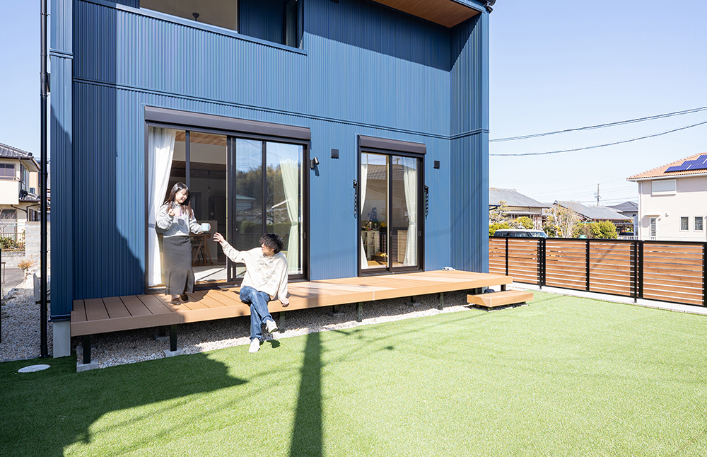 庭とリビングをつなぐ「中間領域」のある暮らし｜ウッドデッキ・縁側で楽しむ春の住まい