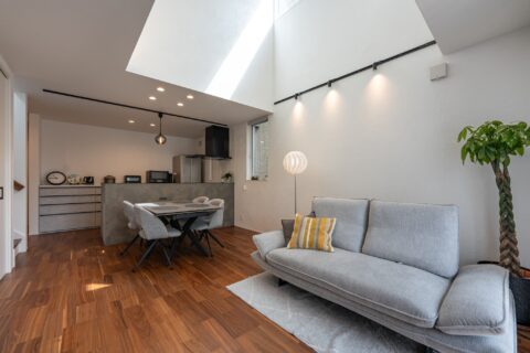 線を揃えた洗練のデザイン、上質な心地よさに包まれる家