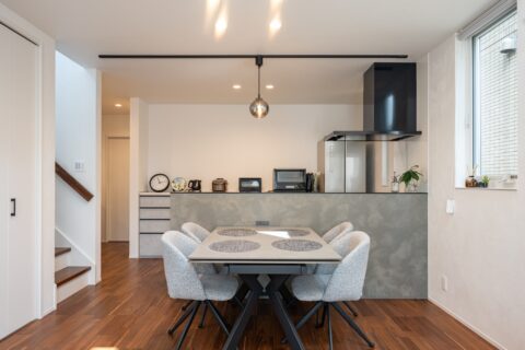 線を揃えた洗練のデザイン、上質な心地よさに包まれる家