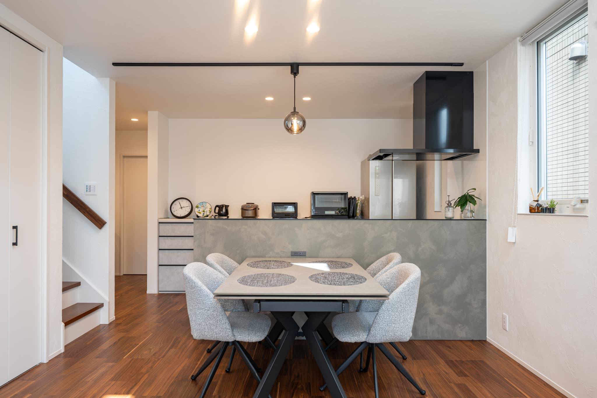 線を揃えた洗練のデザイン、上質な心地よさに包まれる家