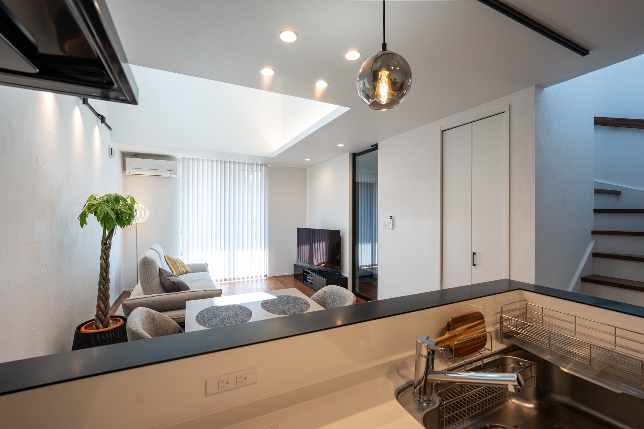 線を揃えた洗練のデザイン、上質な心地よさに包まれる家